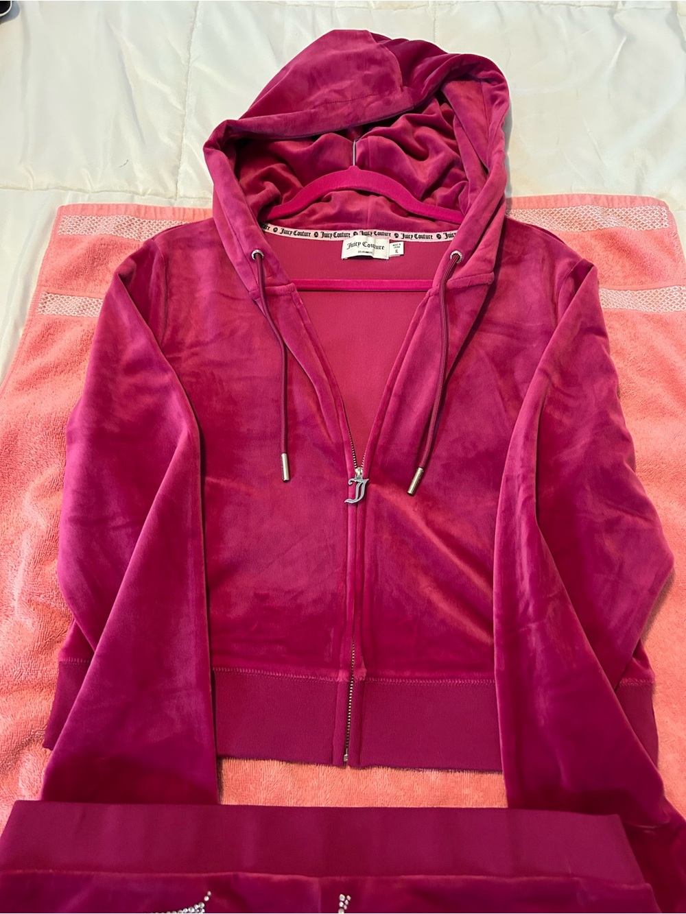 Juicy Couture Magenta Velour Track Pants & Hoodie Set - Picture 2 of 12